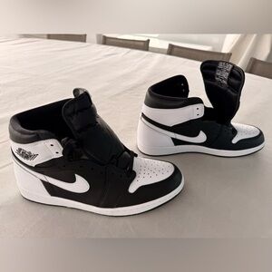 Air Jordan 1 Retro High OG "Black White"